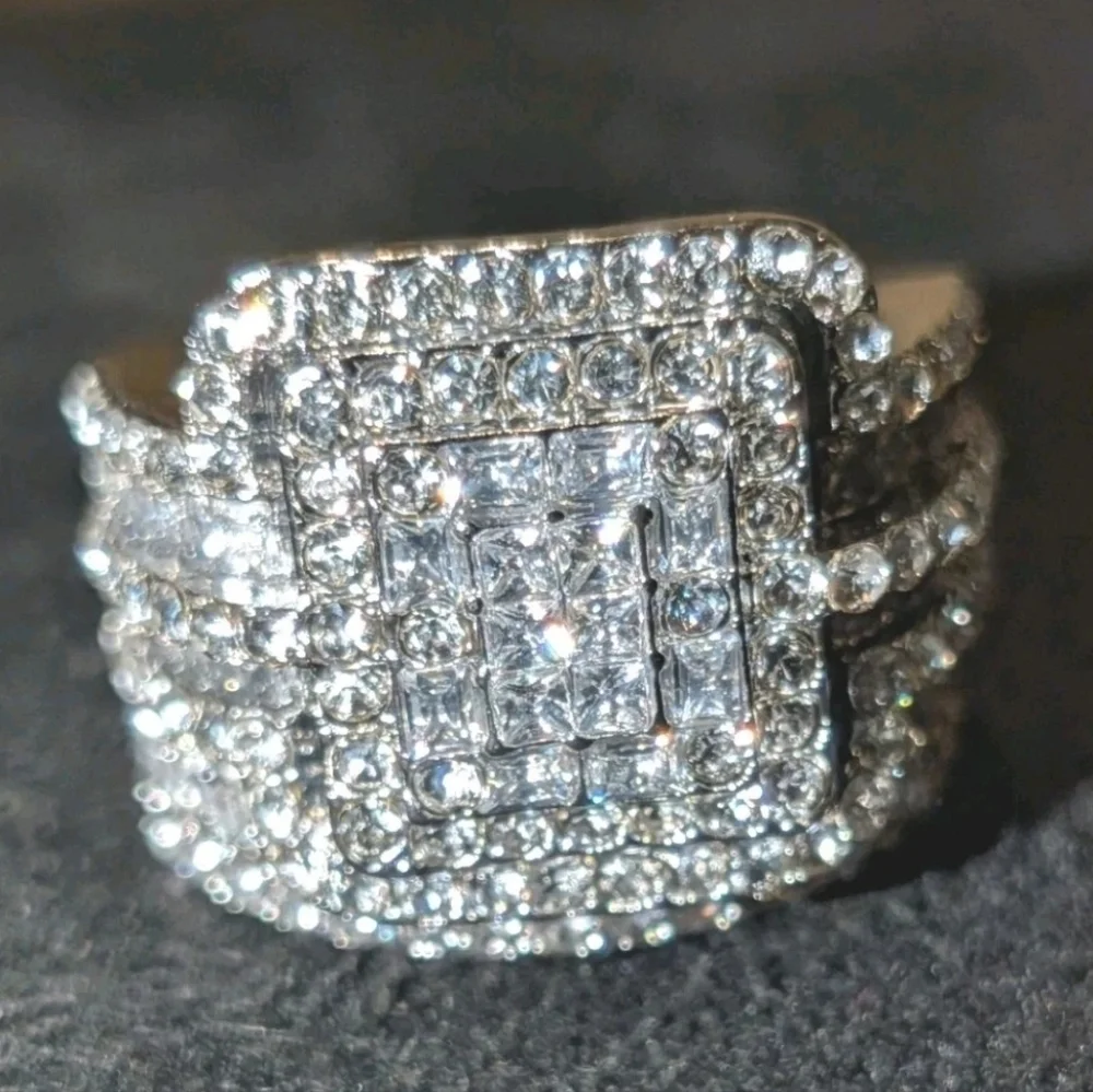 Shimmering Cluster Engagement /Wedding Set 5Ct Lab Created Diamond Unisex